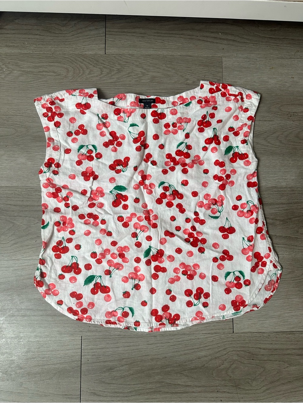 Ann Taylor Linen blend Cherry Print Sleeveless Women’s Top - White and Red xs